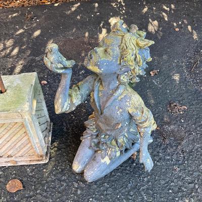 O571 Garden Decor Bird & Composite Boy Holding Bird