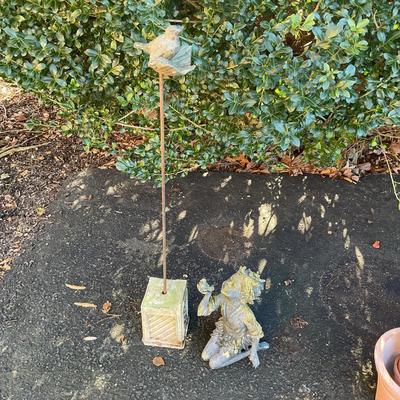 O571 Garden Decor Bird & Composite Boy Holding Bird