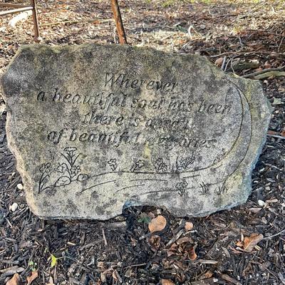 O572 Metal & Stone Garden Plaques