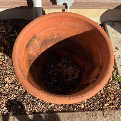 O548 Large Terra cotta Flower Pot