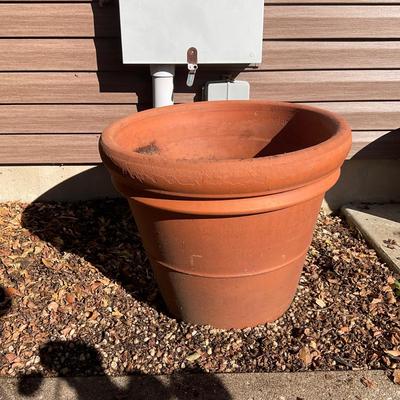 O548 Large Terra cotta Flower Pot