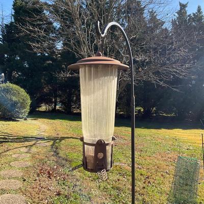 O555 Large 7’ Shepard Hook with Bird Feeder