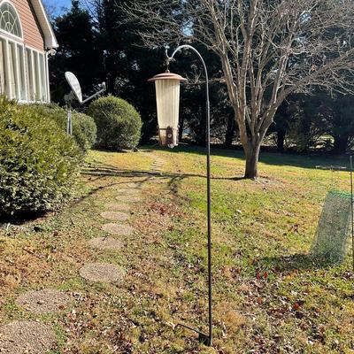 O555 Large 7’ Shepard Hook with Bird Feeder