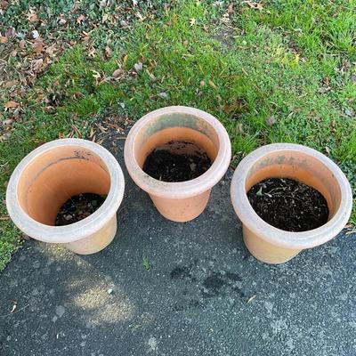 O561 Set of Three Matching Camelie Plastic Planters