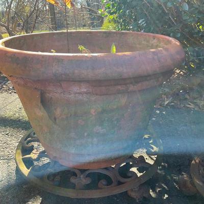 O565 Set of Terracotta pots with Plant Dolly's