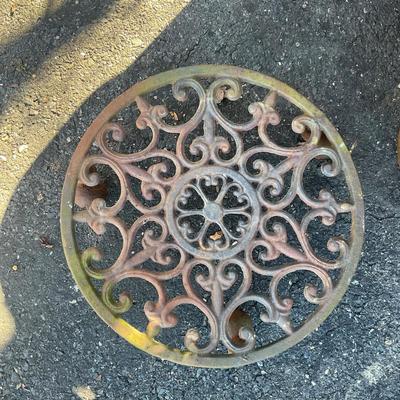 O565 Set of Terracotta pots with Plant Dolly's