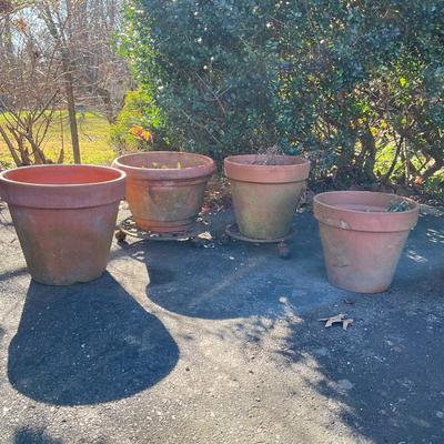 O565 Set of Terracotta pots with Plant Dolly's