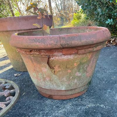 O565 Set of Terracotta pots with Plant Dolly's