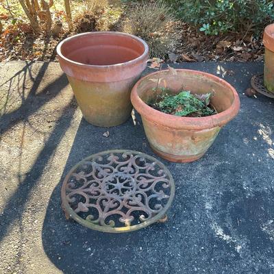 O565 Set of Terracotta pots with Plant Dolly's