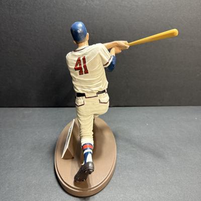 Eddie Mathew’s Authentic Autograph Figurine