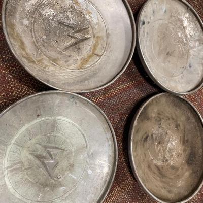 4 Willy’s hubcaps