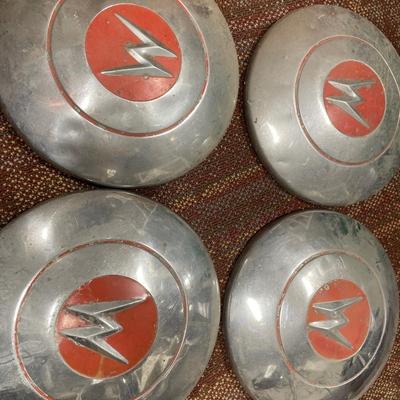4 Willy’s hubcaps