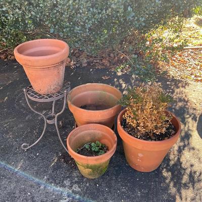 O569 Lot of four Terracotta Flower Pots with metal stand