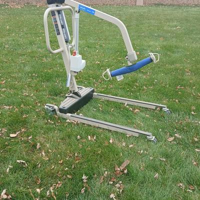 Invacare Reliant 450 power patient lift.