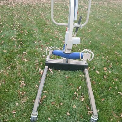 Invacare Reliant 450 power patient lift.