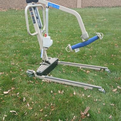 Invacare Reliant 450 power patient lift.