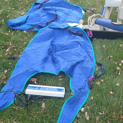 Invacare Reliant 450 power patient lift.