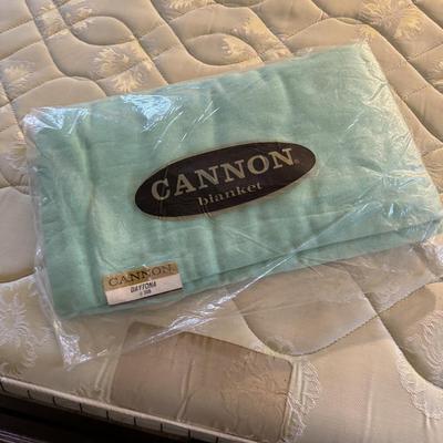 Vintage New Full Sheets, Blankets & Comforter