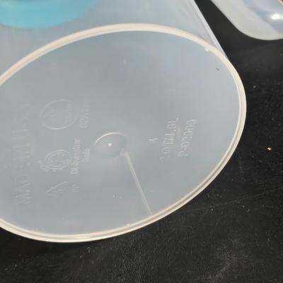 Brita water pitcher with new filter - Six drinking glasses, a tablecloth and a plastic pitcher with lid