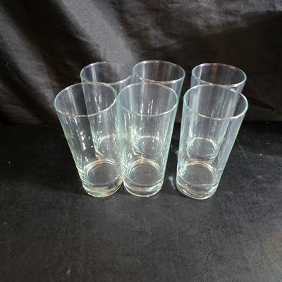 Brita water pitcher with new filter - Six drinking glasses, a tablecloth and a plastic pitcher with lid