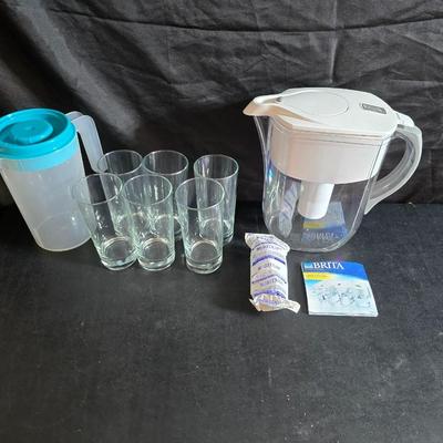 Brita water pitcher with new filter - Six drinking glasses, a tablecloth and a plastic pitcher with lid