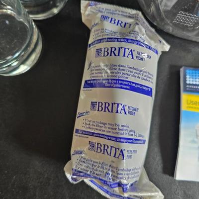 Brita water pitcher with new filter - Six drinking glasses, a tablecloth and a plastic pitcher with lid