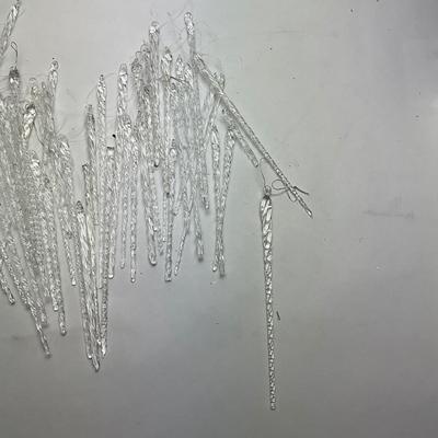 Z584 Glass Icicles Ornaments
