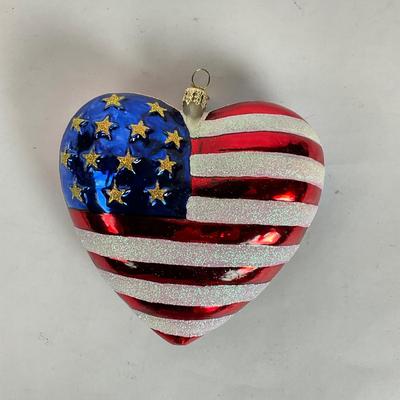 Z586 Christopher Radko American Flag Heart Glass Ornament