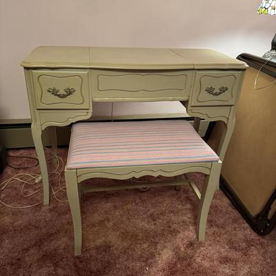 Vintage Queen Anne Style Vanity