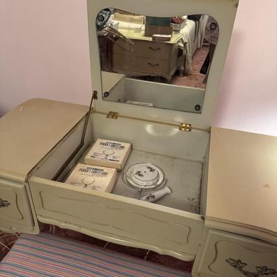 Vintage Queen Anne Style Vanity