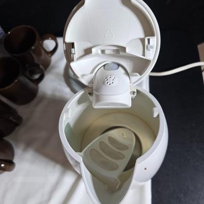 Phillips Electronics water kettle - Plastic water pitcher - and a few mugs