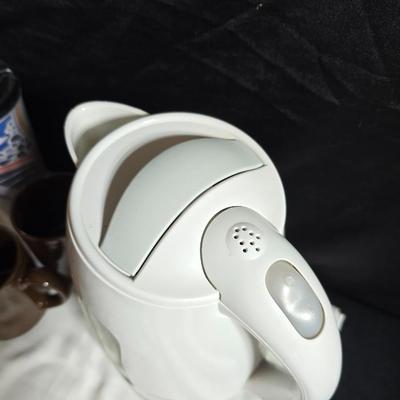 Phillips Electronics water kettle - Plastic water pitcher - and a few mugs