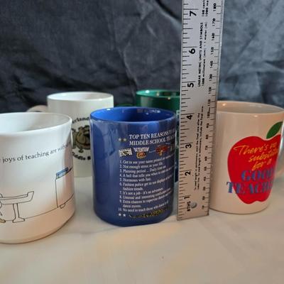 Phillips Electronics water kettle - Plastic water pitcher - and a few mugs