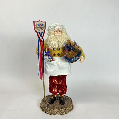 Z592 French Santa Figurine
