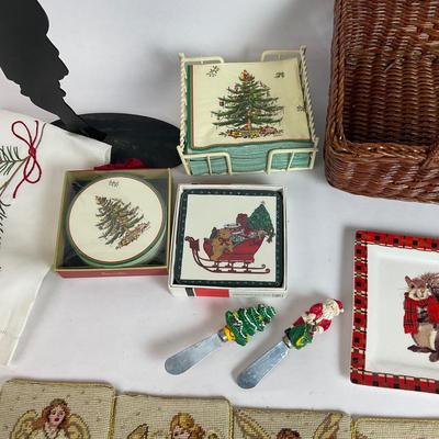 Z595 Lot of Christmas Linens, Coasters and more