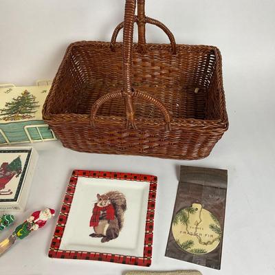 Z595 Lot of Christmas Linens, Coasters and more