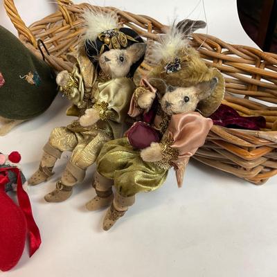 Z702 Mark Robert’s Mice Figures and Mouse Themed Christmas Decor Lot