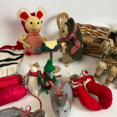 Z702 Mark Robert’s Mice Figures and Mouse Themed Christmas Decor Lot