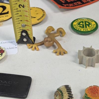 Vintage Pins Animals & More - Vintage Lewis Grizzard Pin