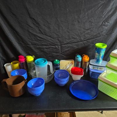 Huge lot of plastic kitchenware - Pitcher - water bottles - plastic food storage - Bowls and more