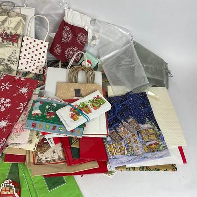 Z707 Large Assortment of Christmas Gift Bags