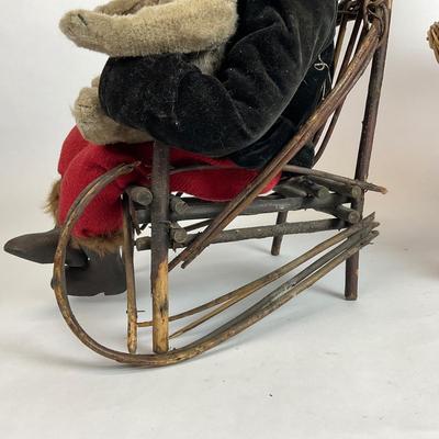 Z710 Pair of Vintage Santa Figures with Chairs