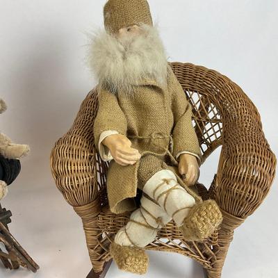 Z710 Pair of Vintage Santa Figures with Chairs