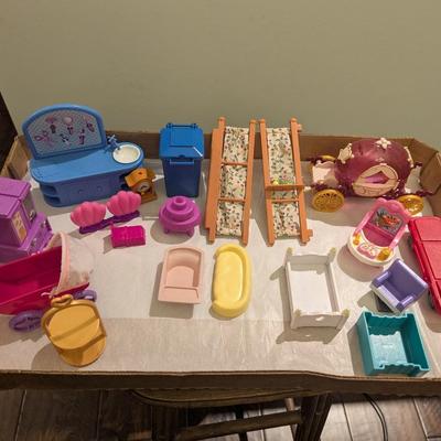 Vintage Plastic Dollhouse Furniture #5