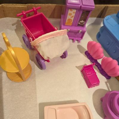 Vintage Plastic Dollhouse Furniture #5