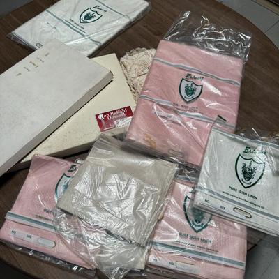 Fine Linen Table Covers 361