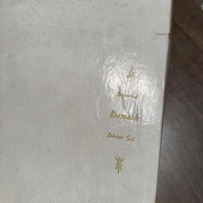 Fine Linen Table Covers 361