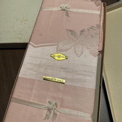 Fine Linen Table Covers 361