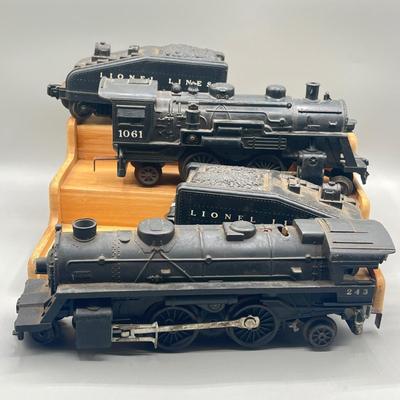 Lot 231: Vintage Lionel Train O-Gauge Locomotives and Tenders