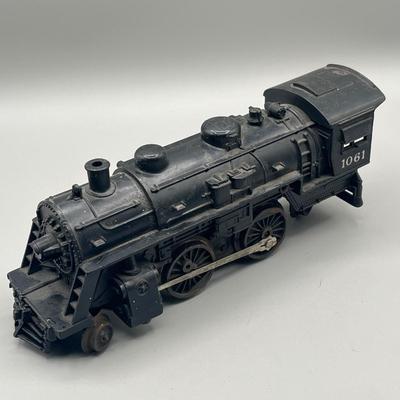 Lot 231: Vintage Lionel Train O-Gauge Locomotives and Tenders